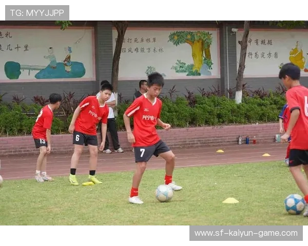 中超青训梯队传球训练显成效,培养未来足球之星